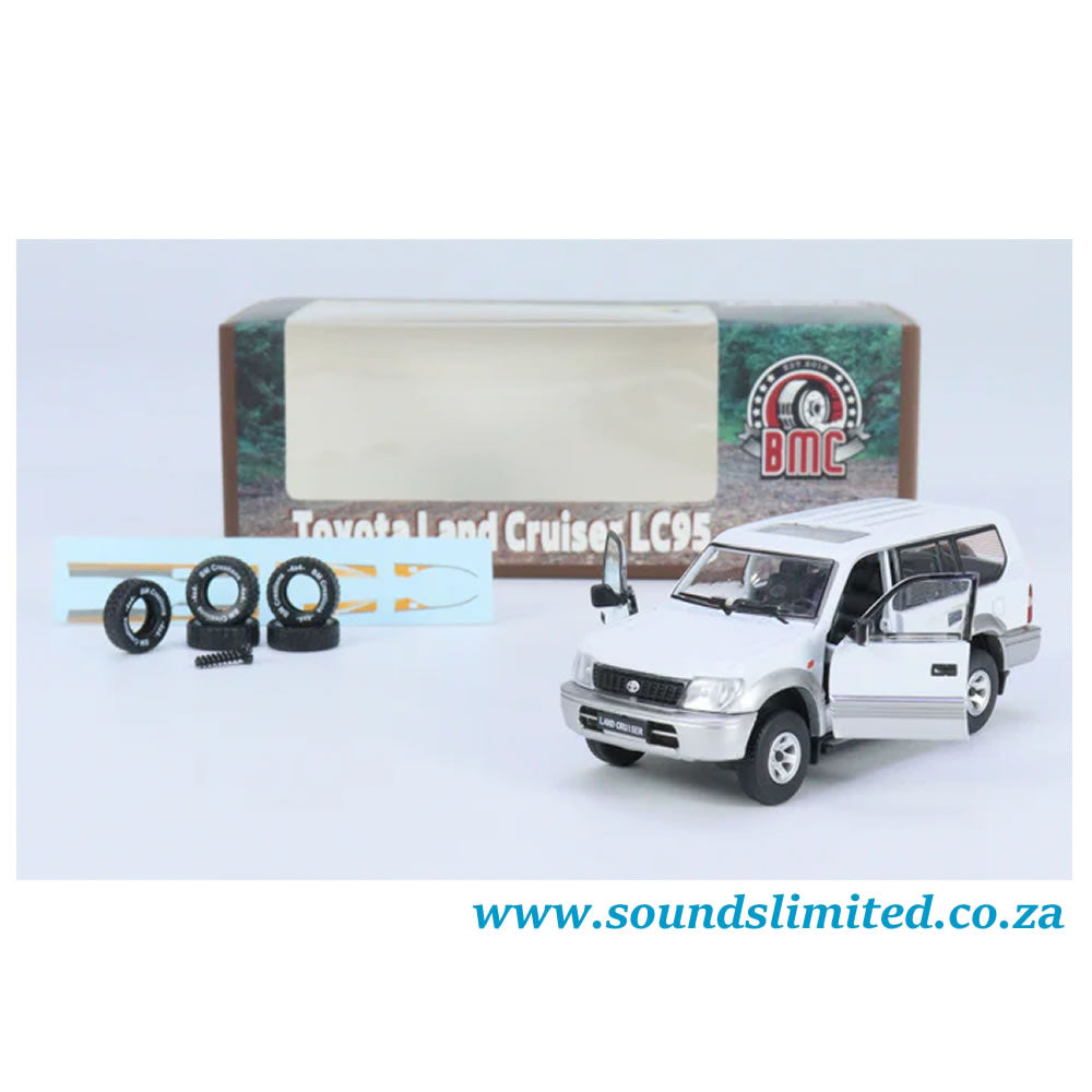 BM Creations 1:64 Toyota Land Cruiser Prado LC95 White 64B0354 with accessories