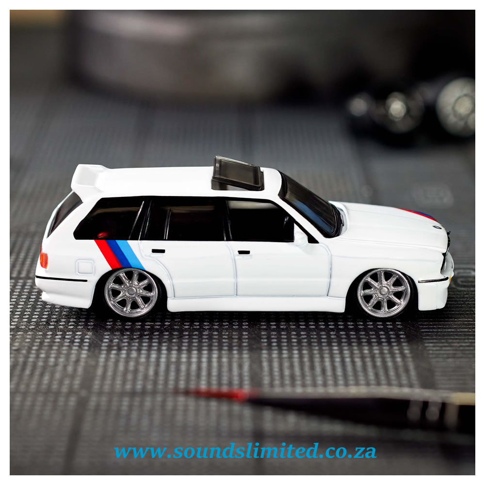 Hot Wheels Collectors Elite 64 1990 BMW 318i Touring HNJ60
