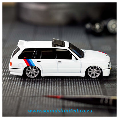 Hot Wheels Collectors Elite 64 1990 BMW 318i Touring HNJ60