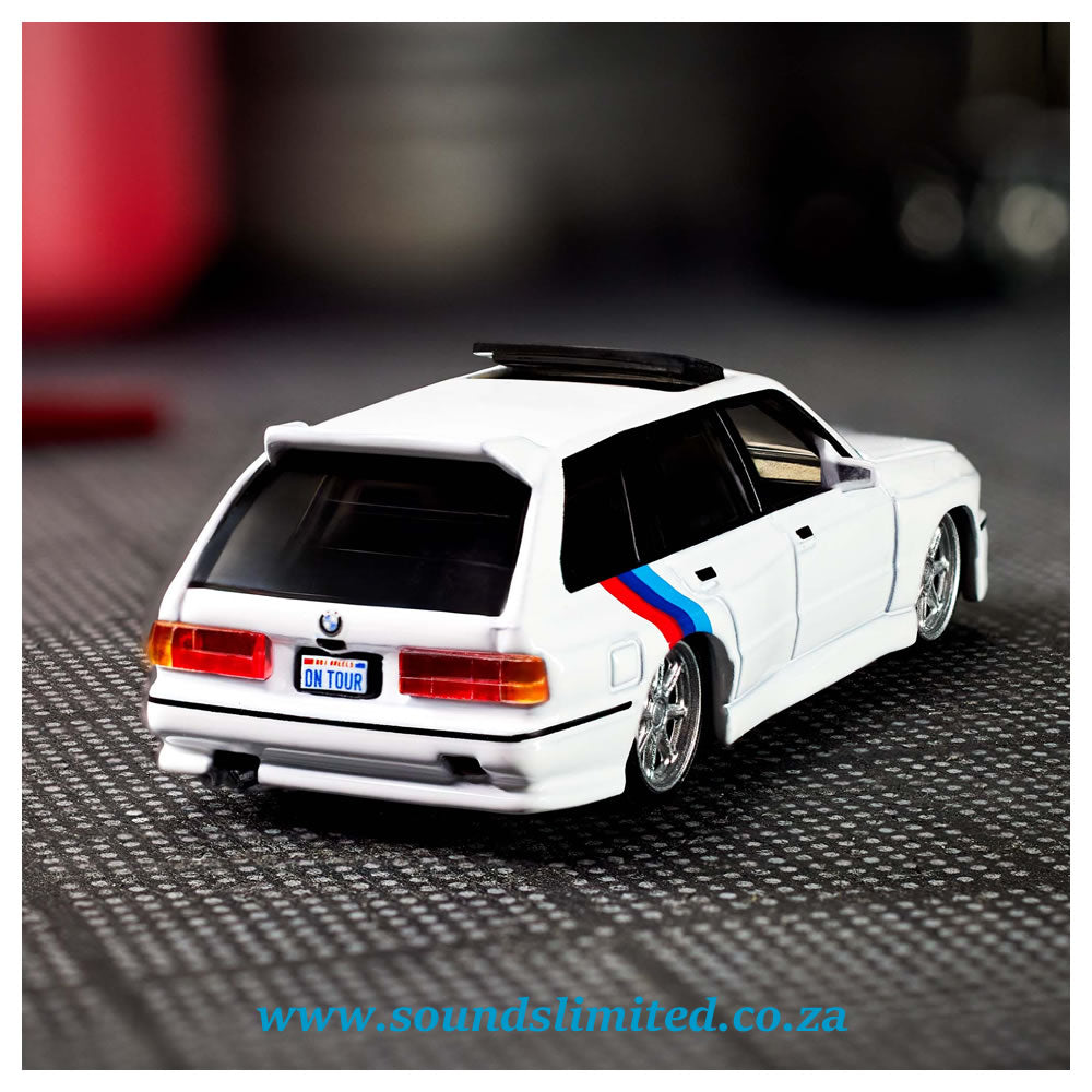 Hot Wheels Collectors Elite 64 1990 BMW 318i Touring HNJ60