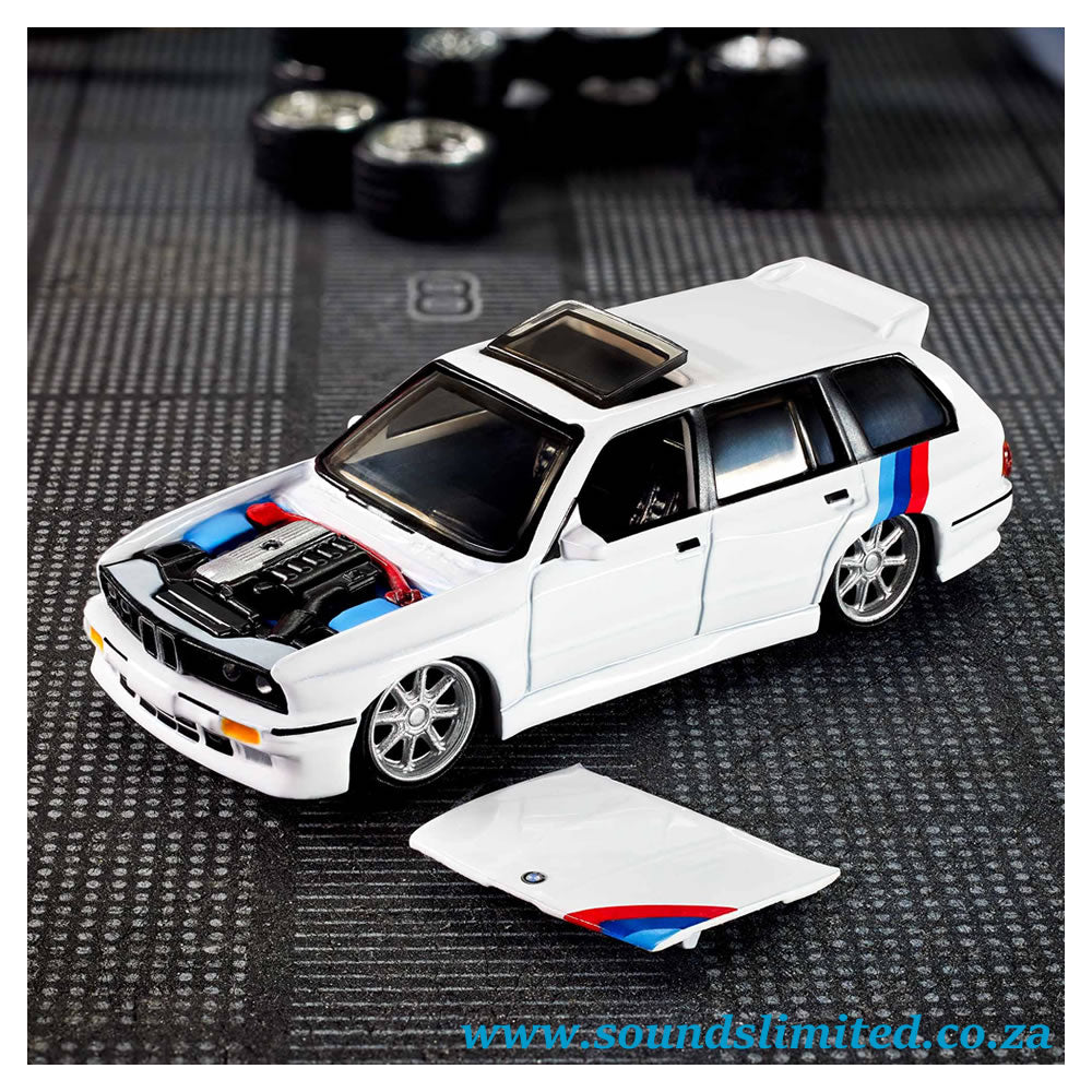 Hot Wheels Collectors Elite 64 1990 BMW 318i Touring HNJ60