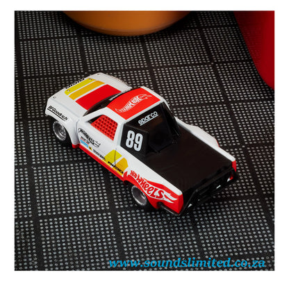Hot Wheels Elite 64 1989 Toyota HiLux Stadium Truck HWR90