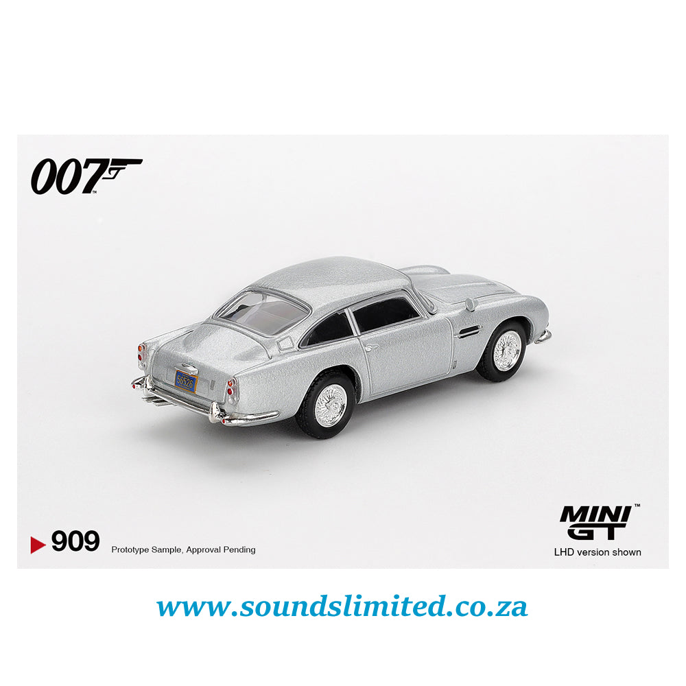 Mini GT #909 Aston Martin DB5 “Casino Royale”