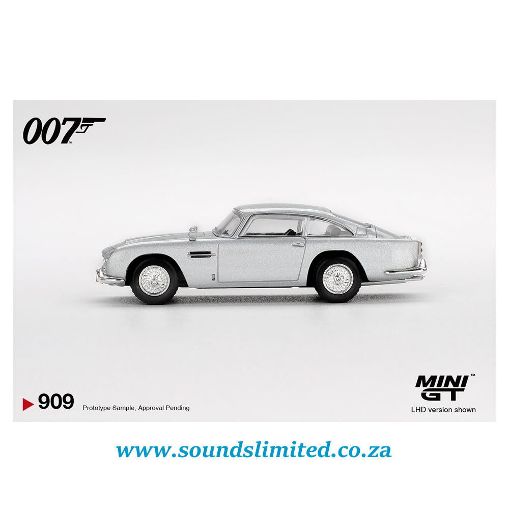 Mini GT #909 Aston Martin DB5 “Casino Royale”