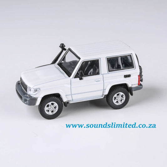 Para64 1/64 2014 Toyota Land Cruiser 71 SWB - French Vanilla -PA-65561